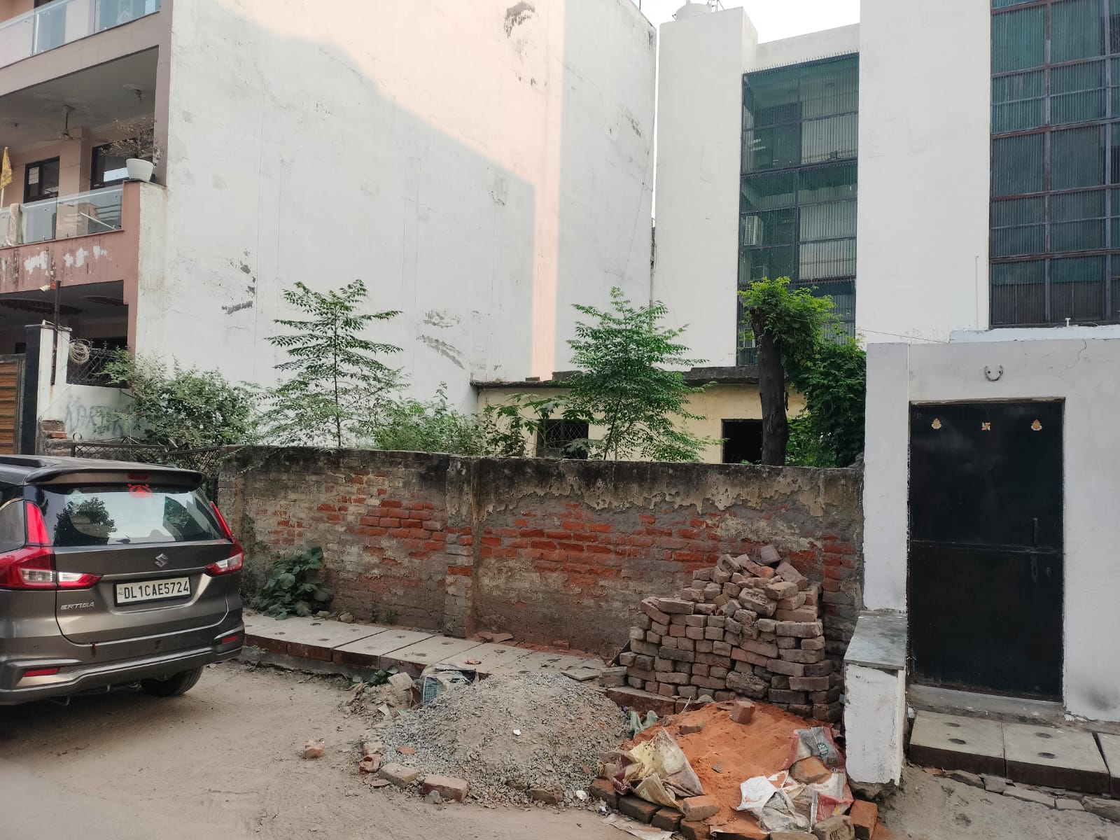 Completion Plot is Available for Sale 450-Square-Meter Near the Metro Station in Noida.