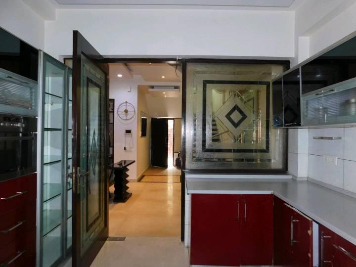 Residential Corner Kothi Ground Floor in Sec-12 Noida - Photo 4