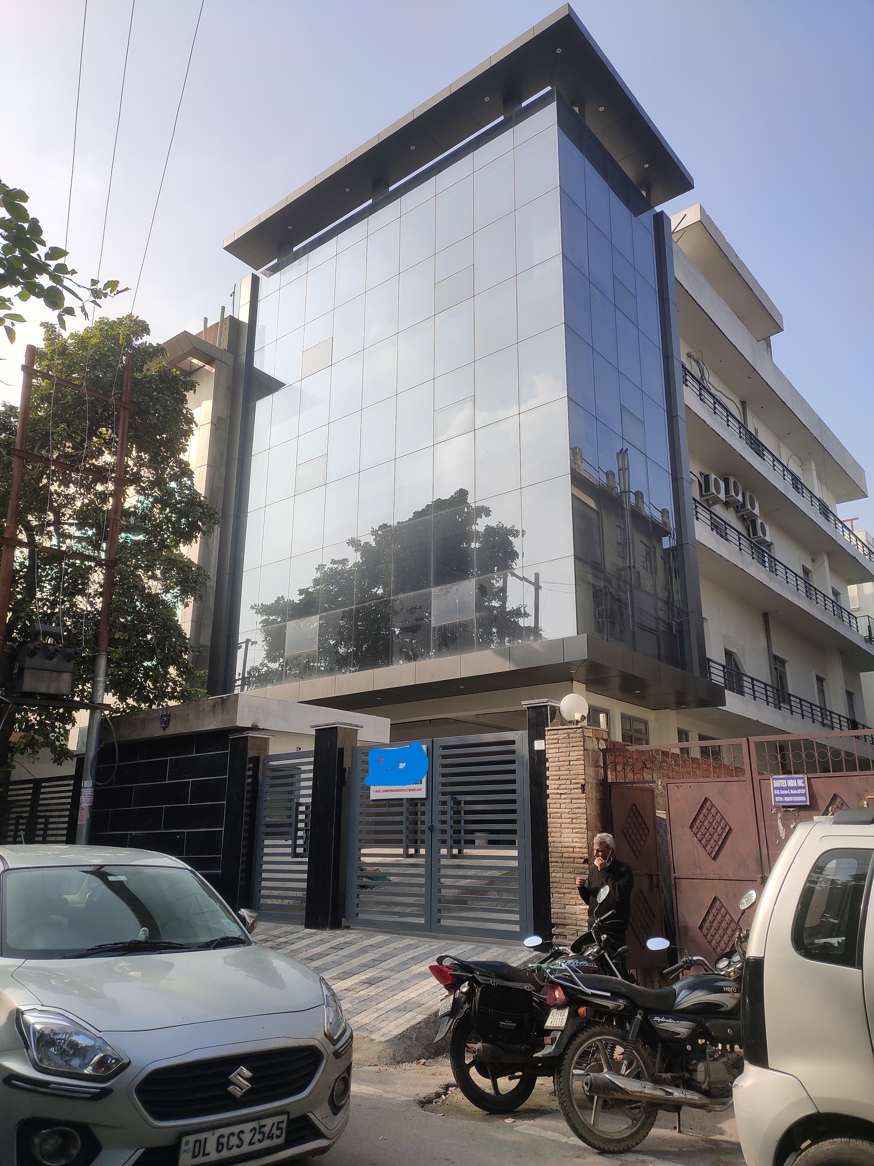 800 mtr building for rent