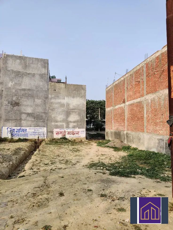 300 Sq Mtr Plot in Sector 23 Noida