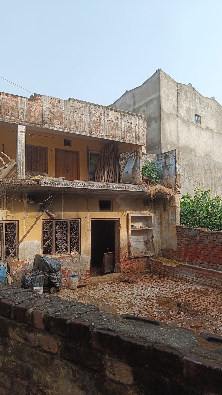 FOR SALE 162 SQ MTR COMPLETION PLOT IN SECTOR 46 NOIDA
