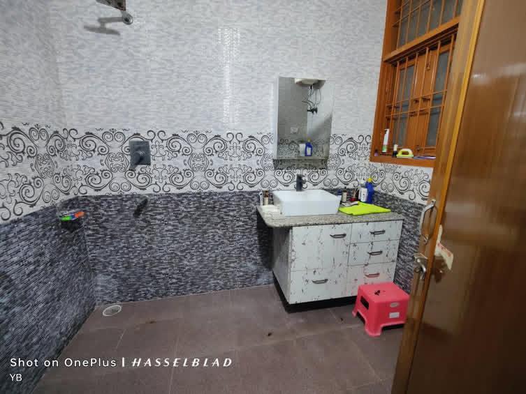 Ready-to-Move Kothi for Sale Sector-22 Noida - Photo 2