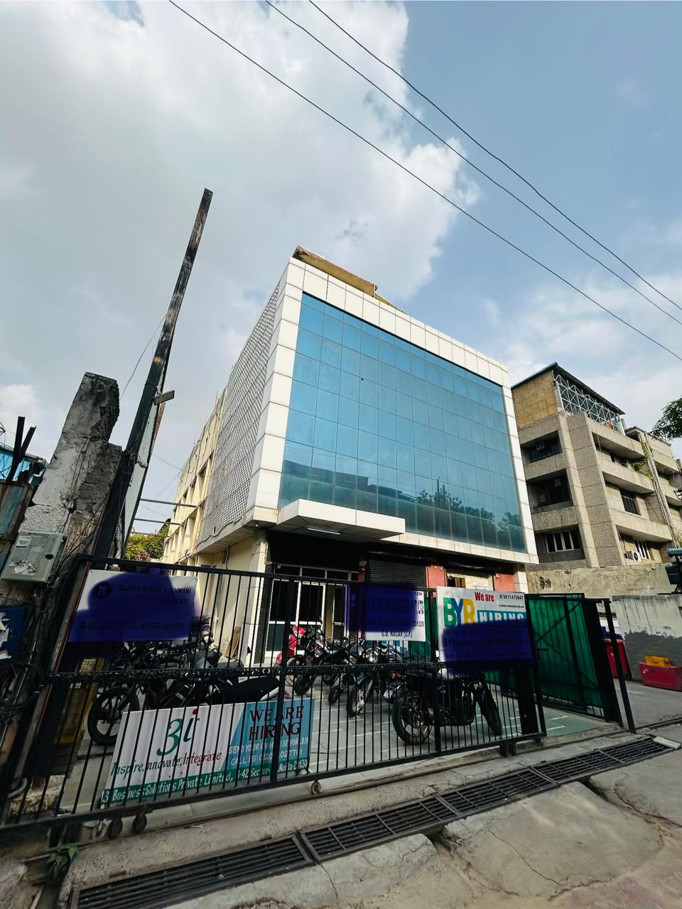 1000 mtr pre-rented building for Sale_Hosiery Complex,Noida