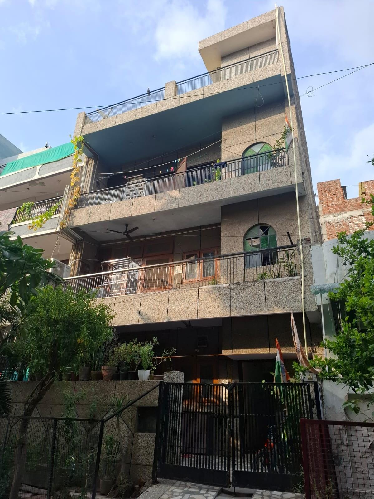 Residential  Park Facing 112 sq Meter Kothi For Sale Sector-11 Noida.