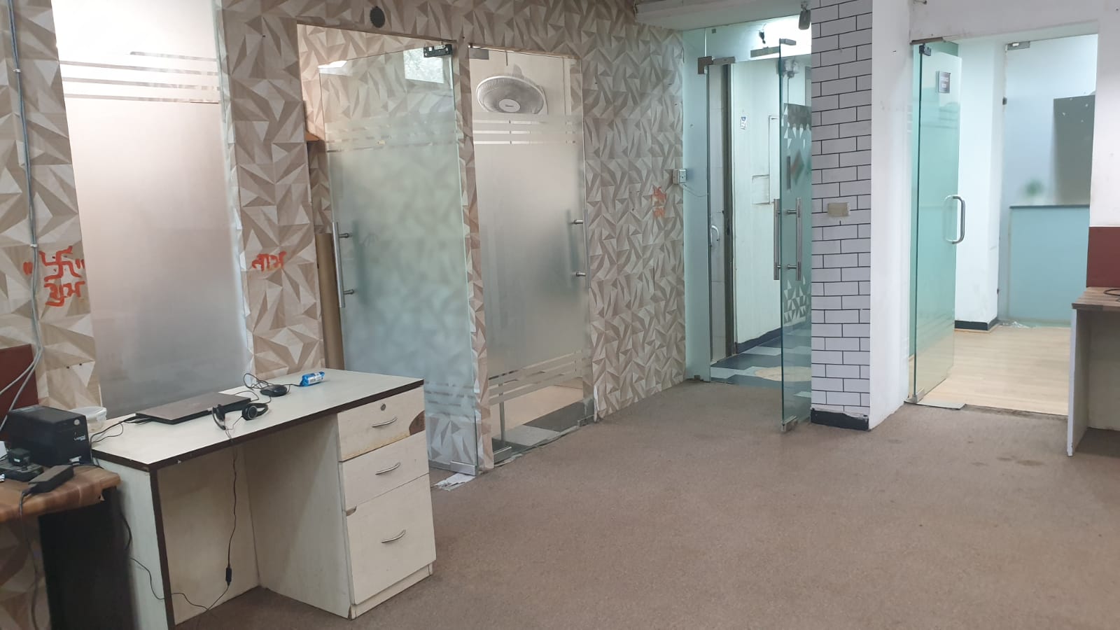 22000 FT FULLY FURNISHED OFFICE AVAILABLE FOR RENT IN NOIDA - Photo 7