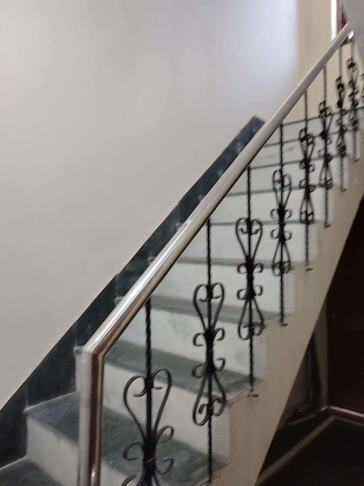 Good location sun facing 112 mtr kothi sector-52 noida. - Photo 3