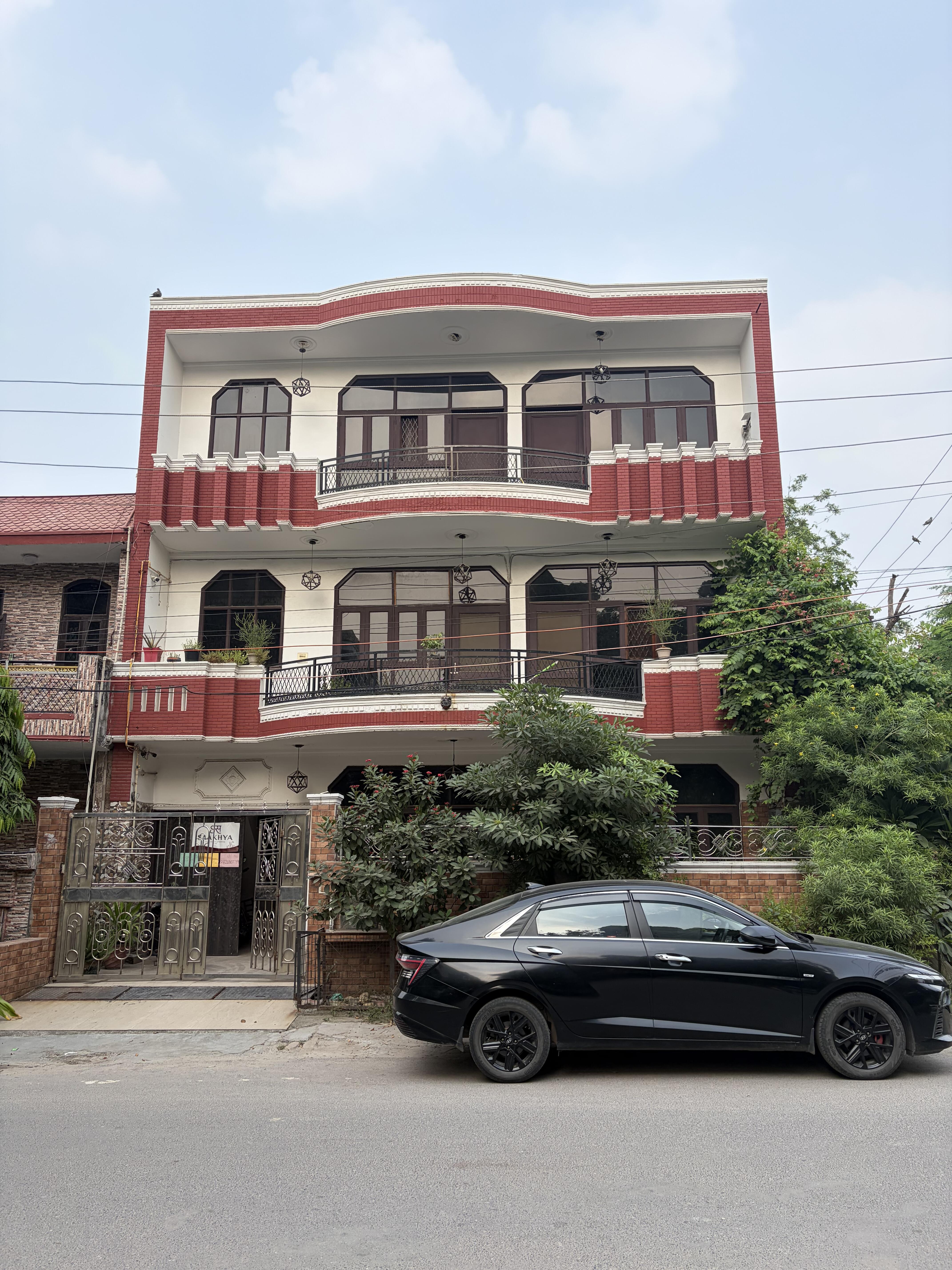 Corner kothi For Sale sector-41 Noida