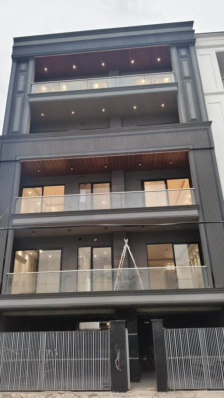 FOR SALE | 320 SQ. MTR. KOTHI | STILT + G+1+3 FLOORS | SECTOR 122 NOIDA | WEST FACING | ₹10.50 CR