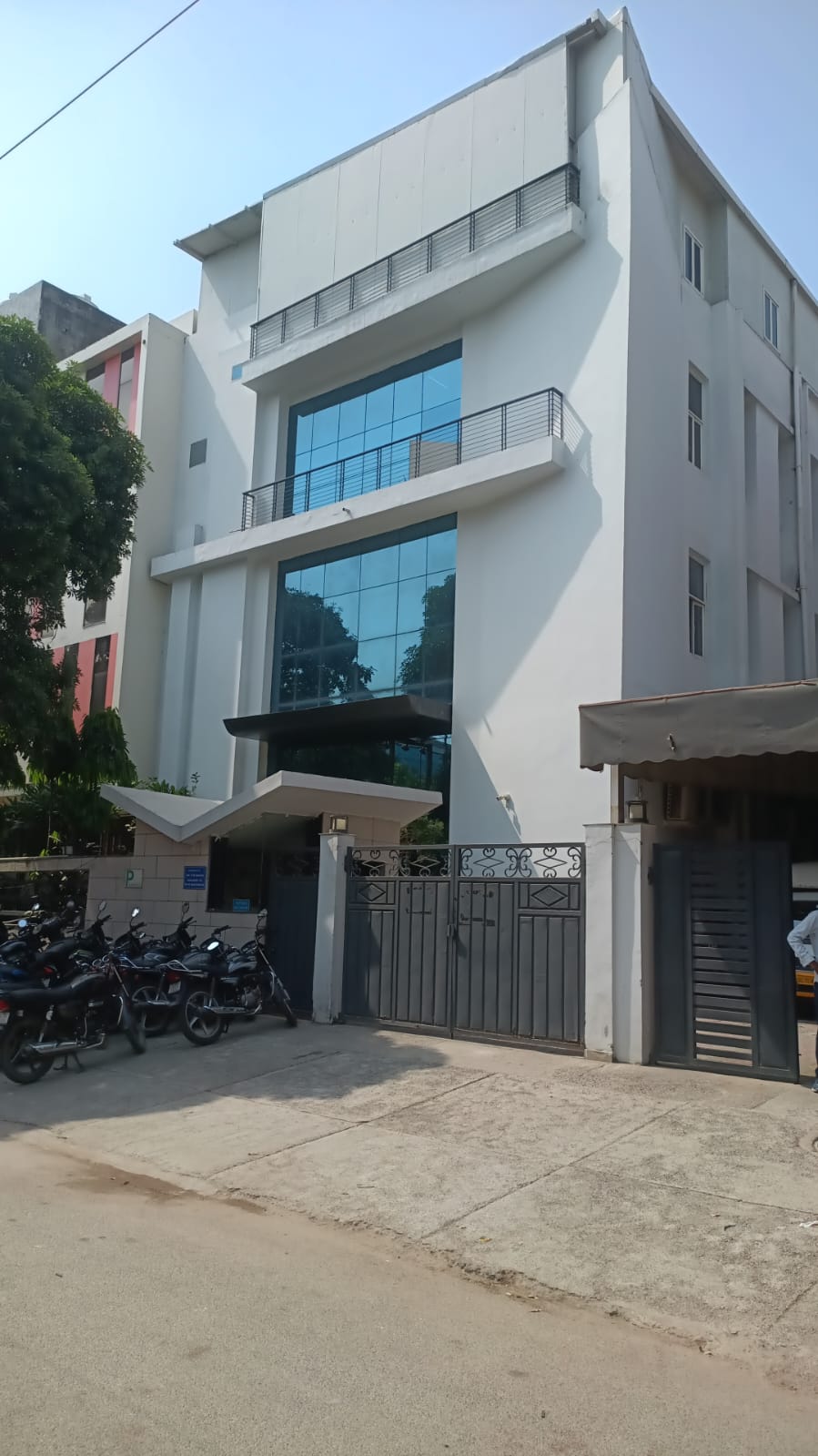 800 MTR BUILDING FOR SALE IN SECTOR 58 NOIDA