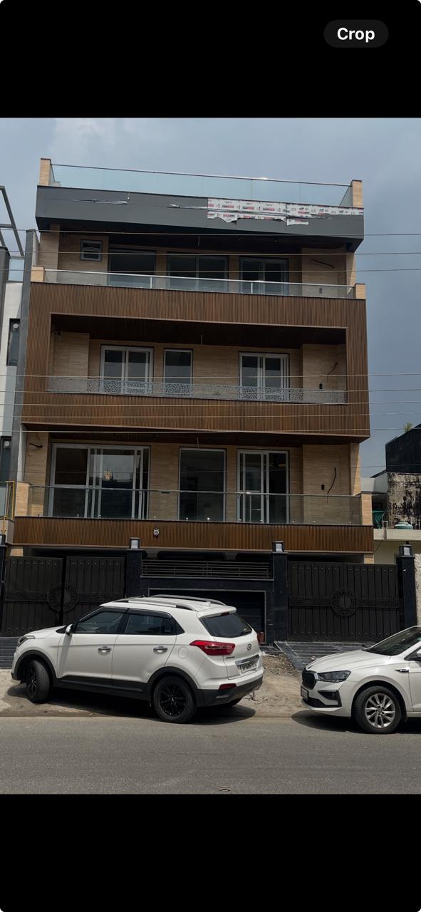 EXCLUSIVE LUXURY KOTHI FOR SALE IN SECTOR-46, NOIDA | PRIME LOCATION