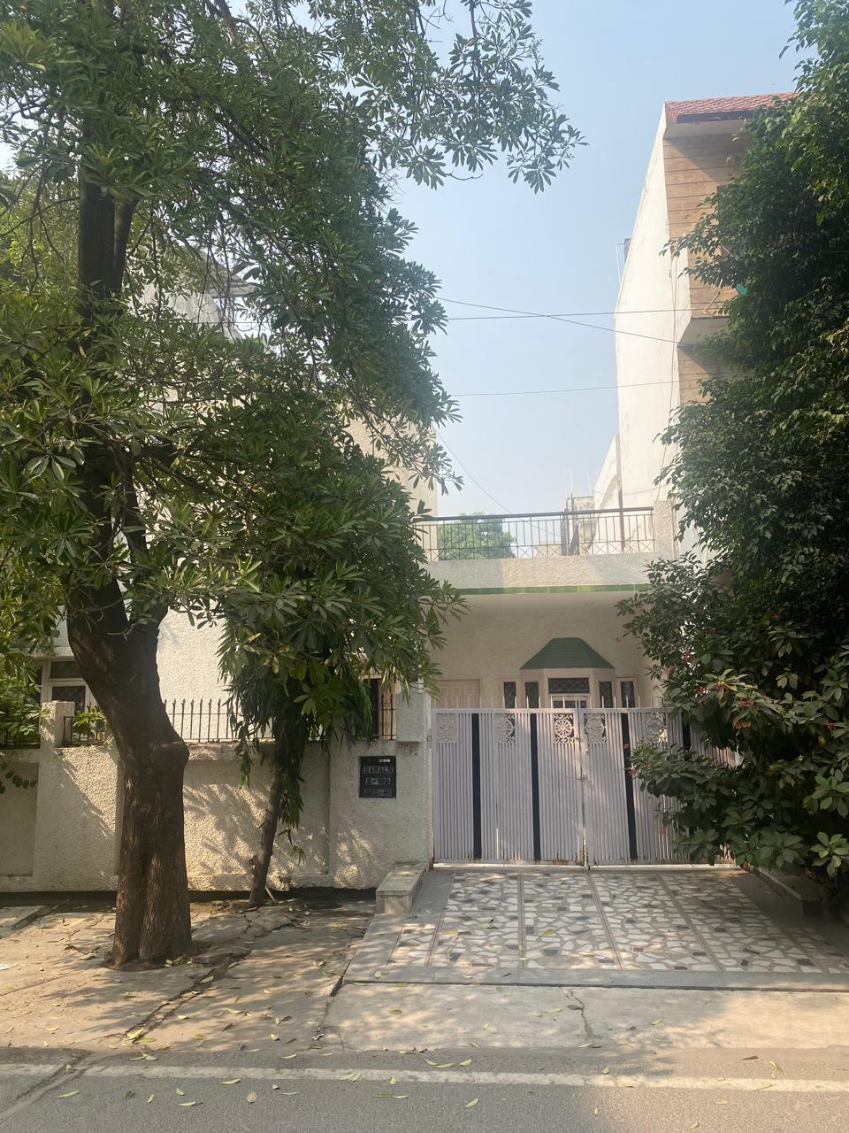 For Sale | 133 Sq. Mtr. Corner Kothi in Sector 40, Noida | ₹4.25 Cr