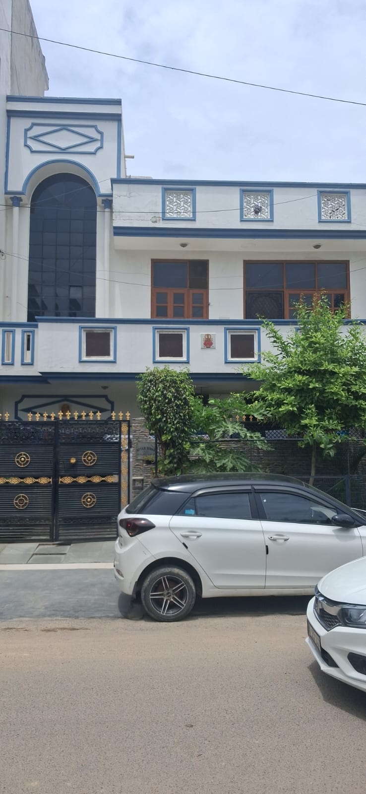 INDEPENDENT KOTHI FOR SALE SECTOR-53 NOIDA