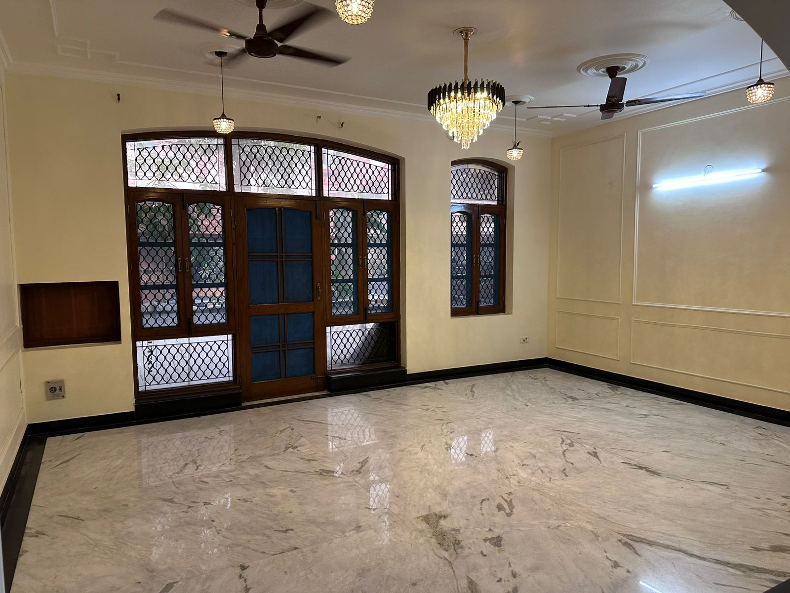 NOIDA RESIDENTIAL PROPERTIES SECTOR 52