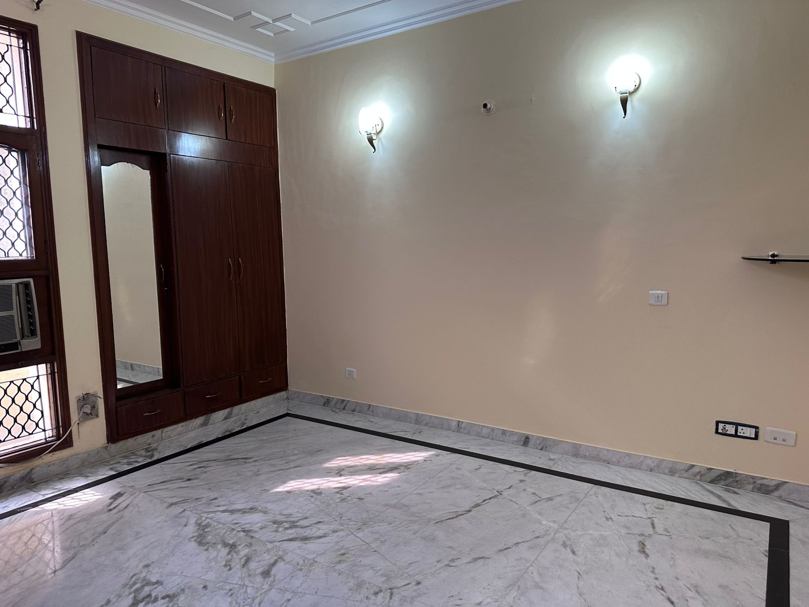 NOIDA RESIDENTIAL PROPERTIES SECTOR 52 - Photo 5