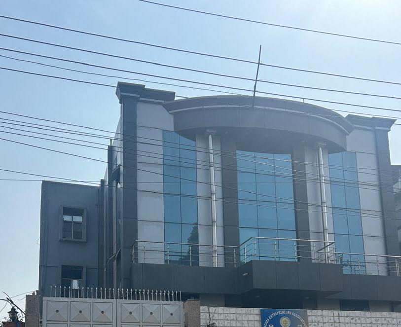 FOR RENT 800 MTR BUILDING IN SECTOR 57 NOIDA